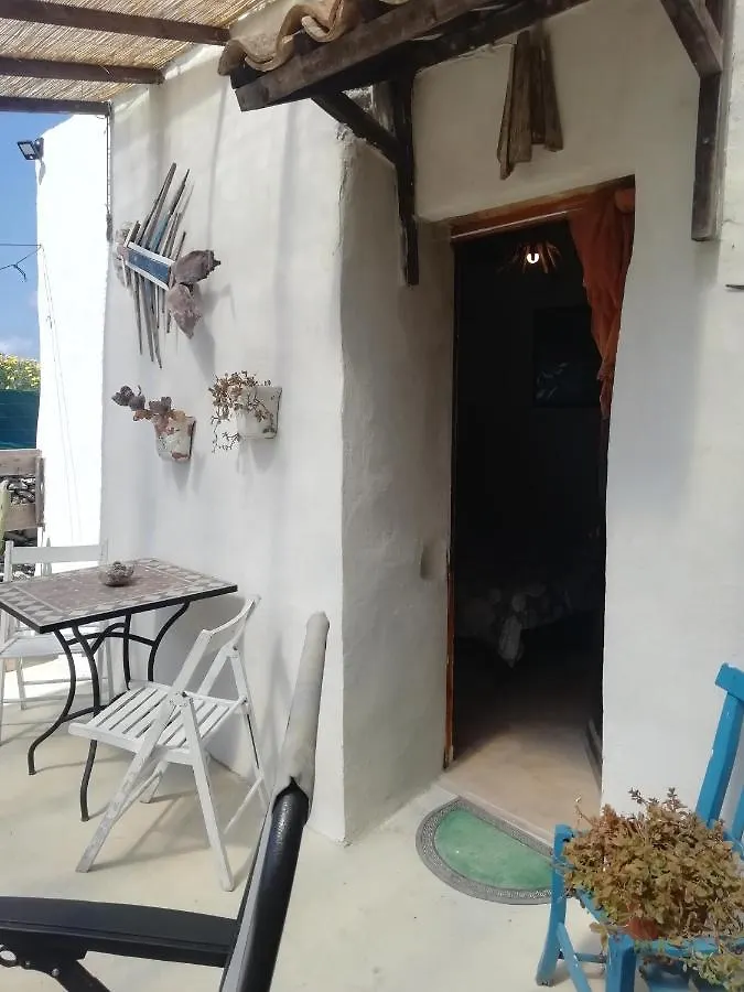 Sweet Old House Apartment Marsala Homestay